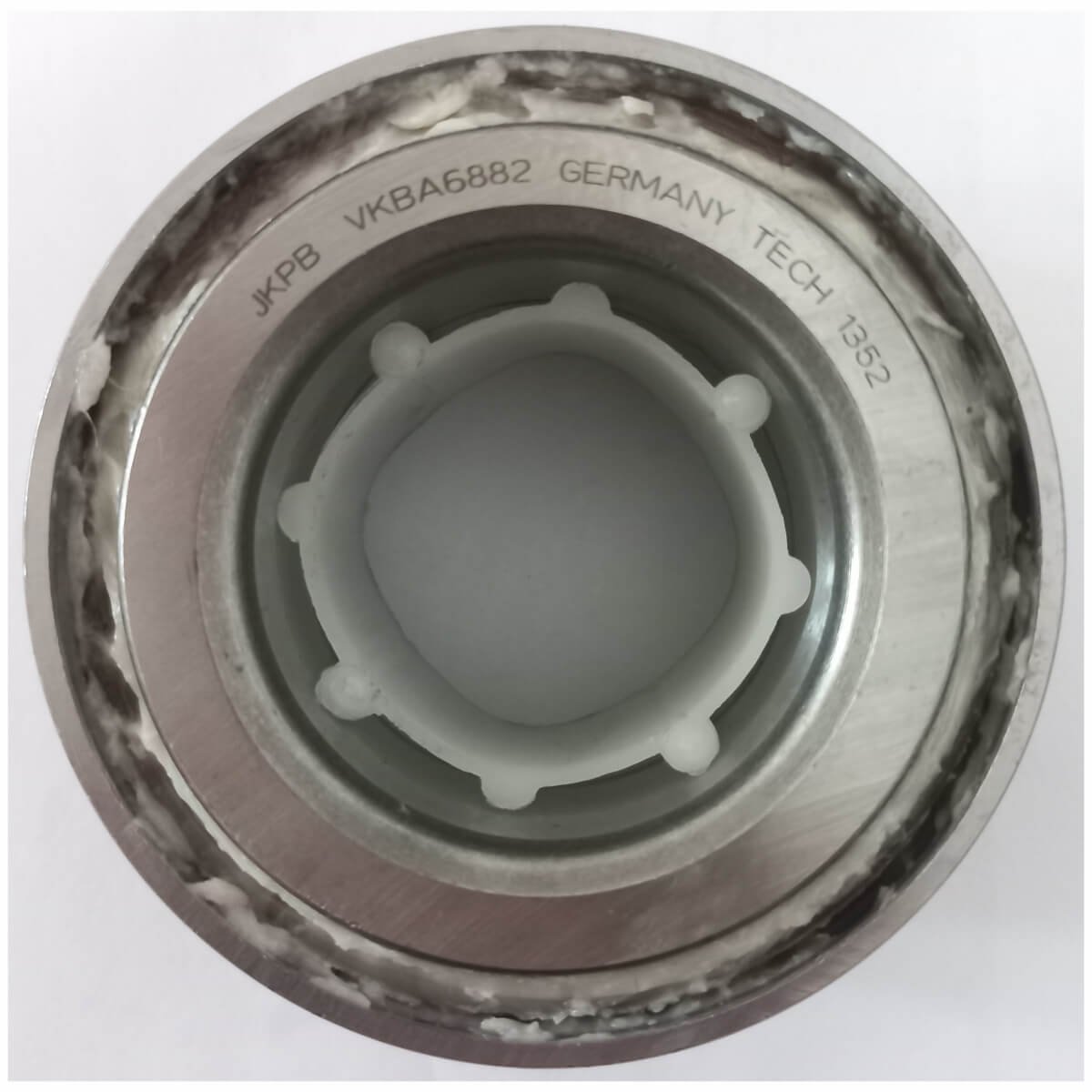 Bearing roda depan VKBA 6882