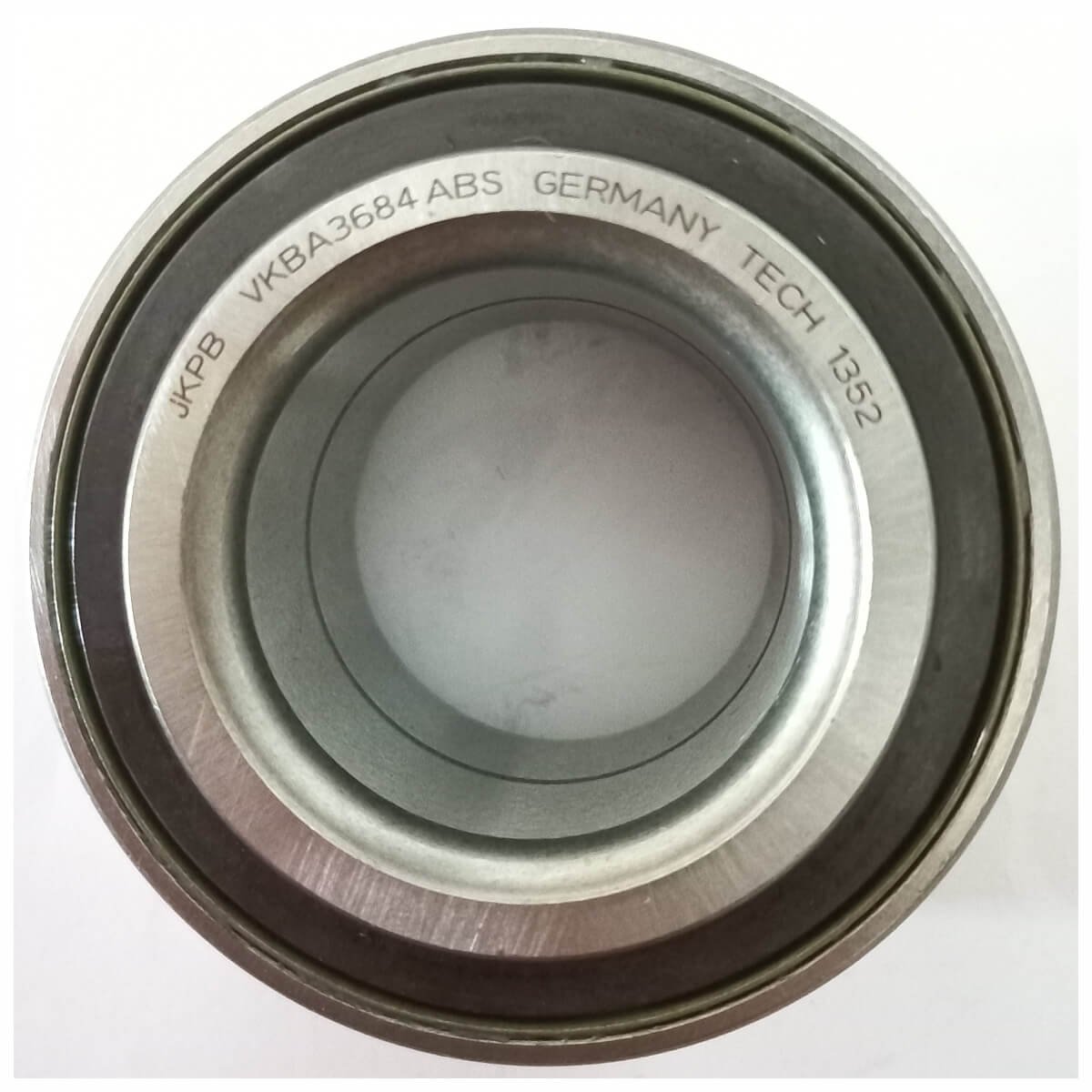 Bearing roda depan VKBA 3684 ABS