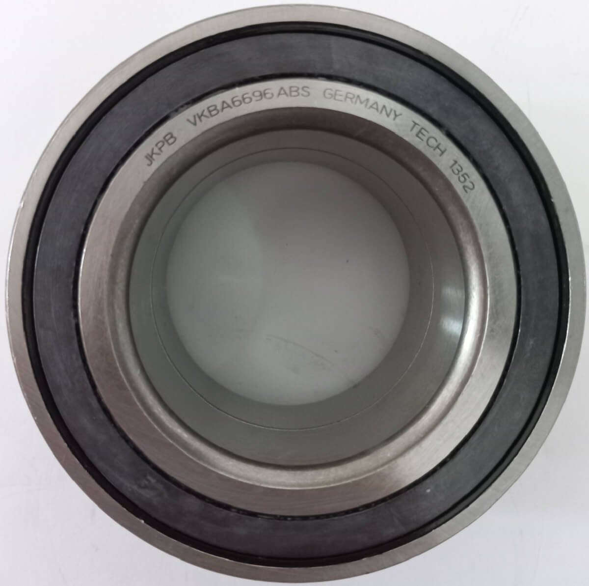 Bearing roda depan VKBA 6696 ABS teknologi Jerman digunakan pada mobil